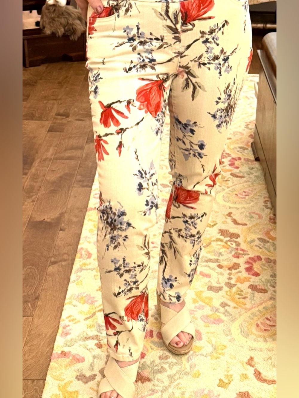 Slim Sation Cream Straight-Leg Floral jeans with Red & Blue Blossoms